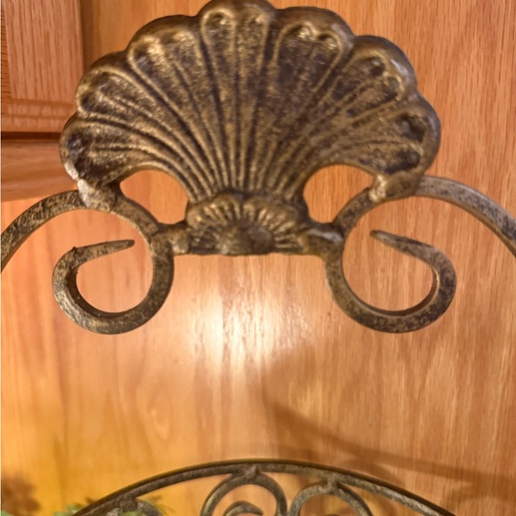 Vintage Iron Planter Basket with Shell And Scroll Motif , Medium, With Handles - Picture 5 of 9